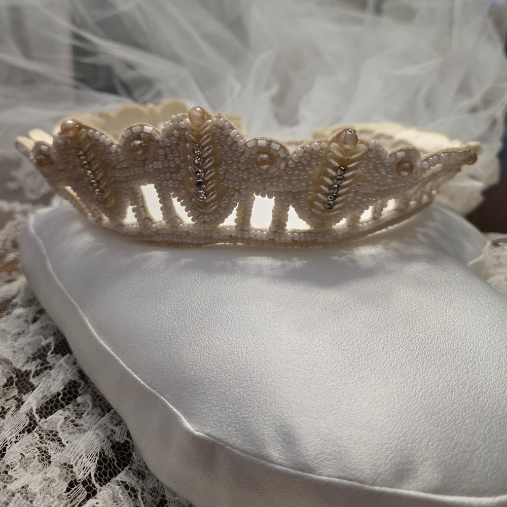 Vintage Bridal Crown Two Tier Lace Veil Pearl Beaded Rhinestone Wedding